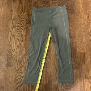 Lululemon size 6 21 inch cropped leggings Grayish-green